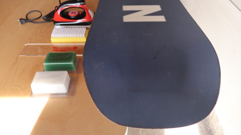 How to tell if your snowboard needs wax