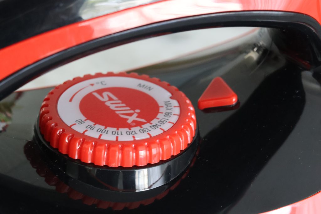 Swix T77 Waxing Iron Temperature Dial close up